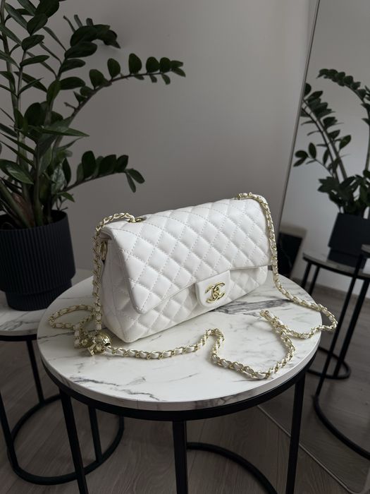 Популярна сумка в стилі шанель chanel стьобана трендова сумочка в золотій фурнітурі