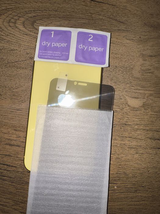 IPhone 11 Żółty pekniety ekran