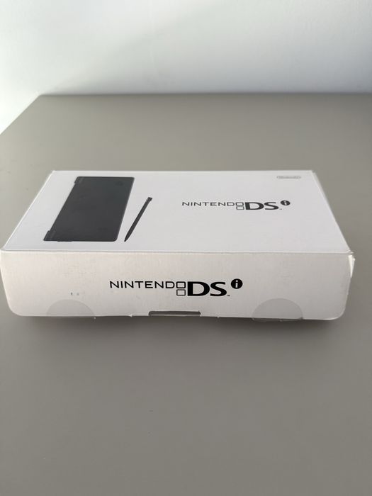 Nintendo dsi preta com caixa, manuais e carregador