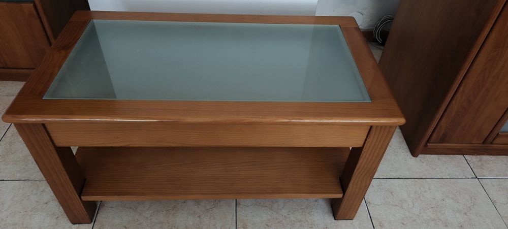 Mesa de Centro em Madeira Maciça de Pinho – Cor Mel