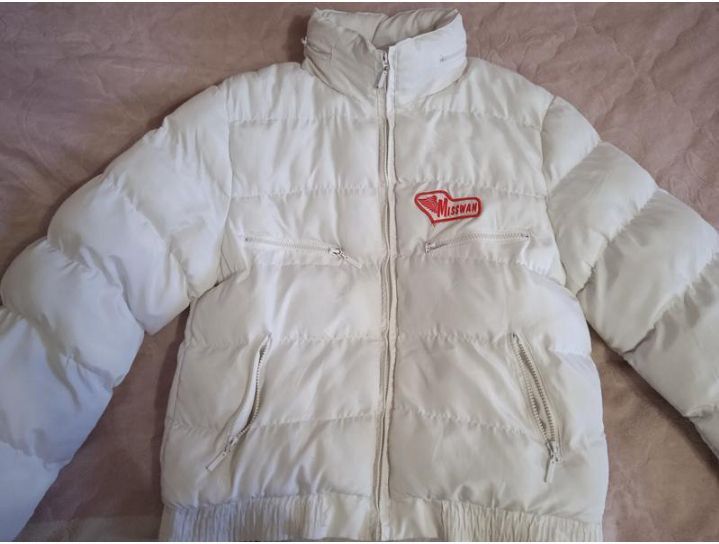 Зимова жіноча куртка М білого кольору