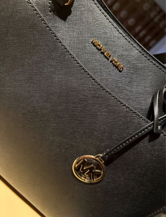 Michael Kors Jet Set Travel Tote em pele Saffiano preta