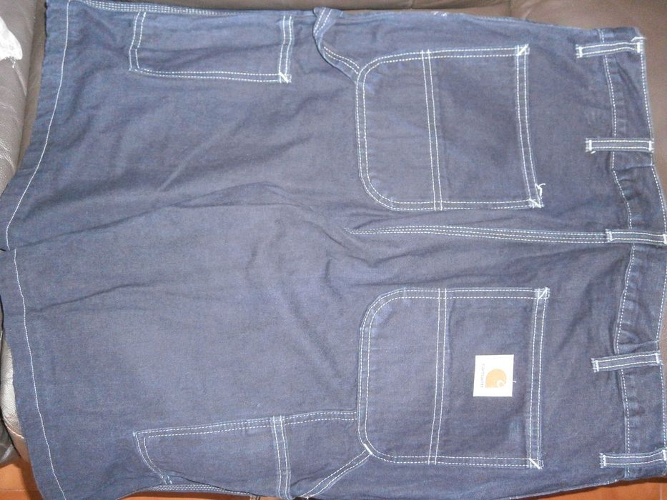 Calções marca CARHARTT e cinto da mesma marca