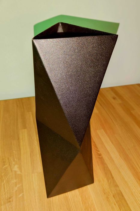 SILVERO wazon geometryczny (stal, czarny)