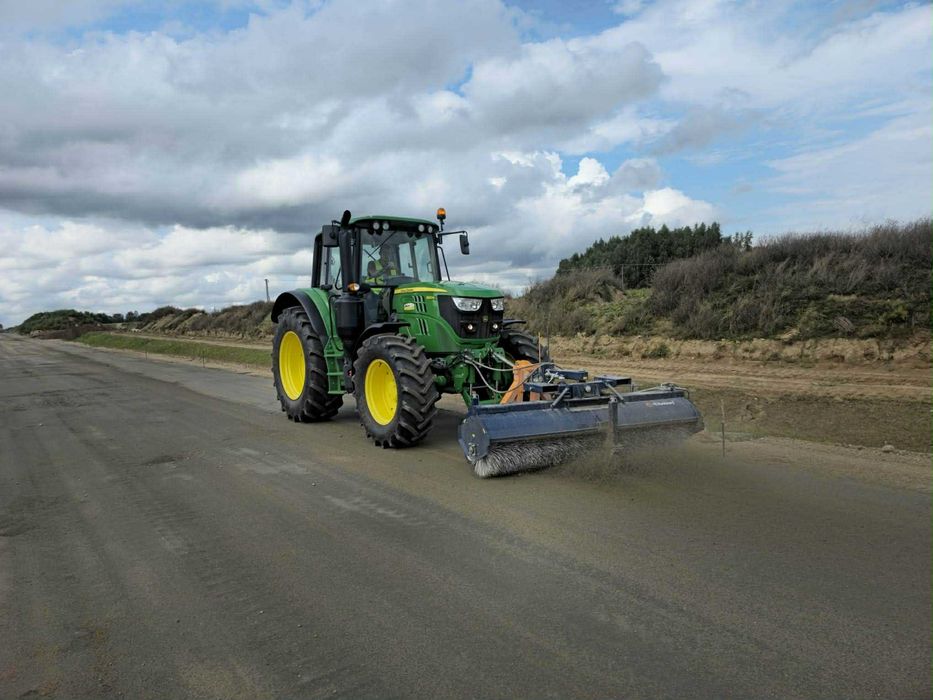 Beczkowóz, zamiatarka, ładowarka