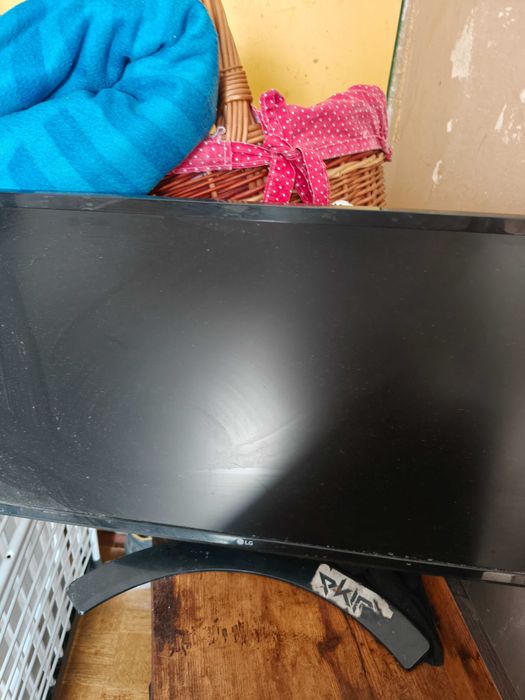 Monitor i Playsteiszon z yoistikiem