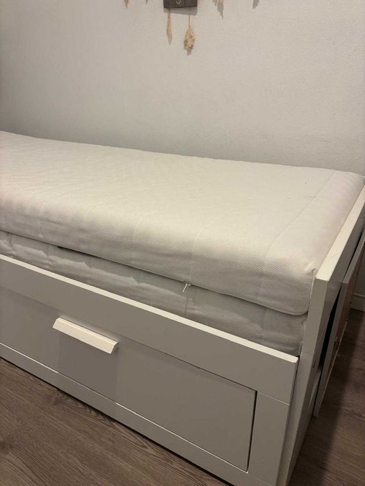 Cama IKEA Brimnes com 2 colchões e capa protetora