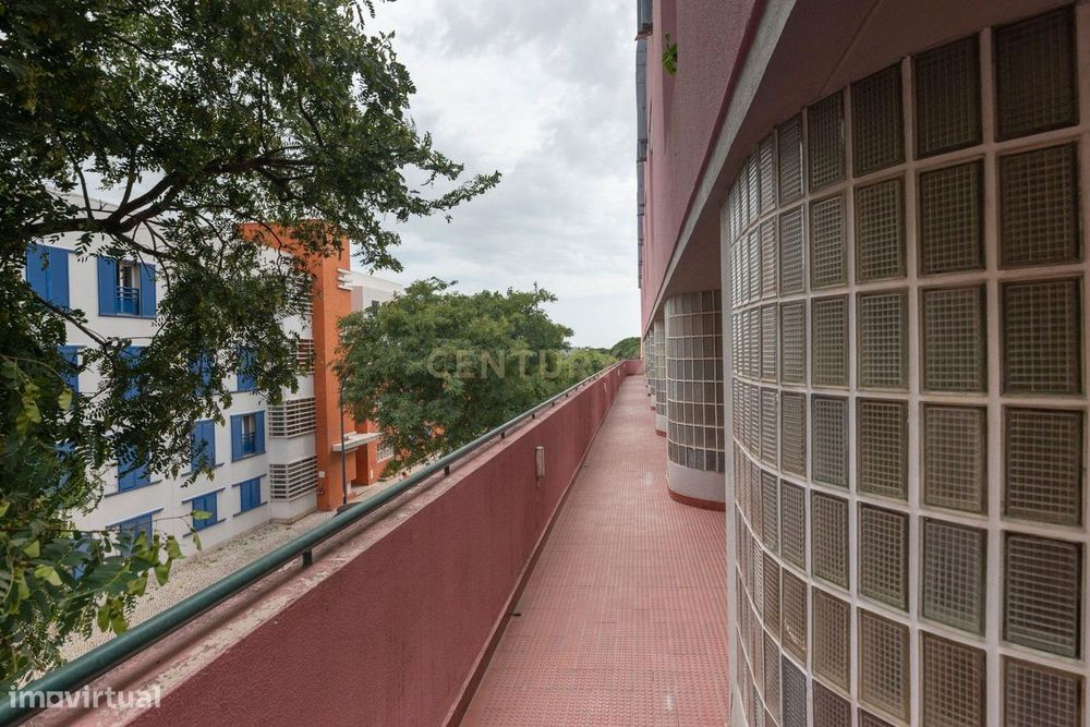T1 com Ar Condicionado Cozinha Equipada e garagem na EPUL - Restelo