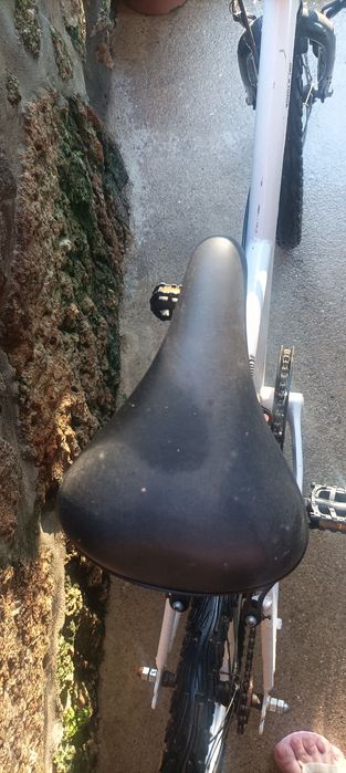 Bicicleta Criança Decathlon B'Twin 20" (Como Nova / Toda de Origem)