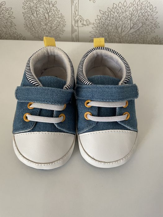 Весняні кеди для перших кроків