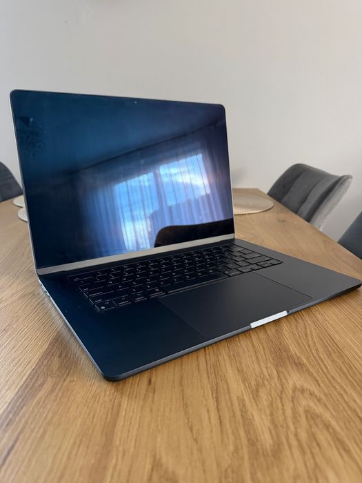 MacBook Air m2 15 8gb 256gb | roczny | 99% baterii