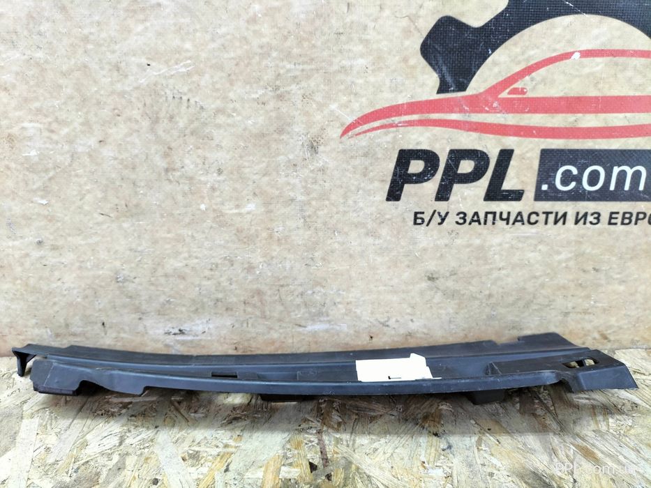 Opel Zafira C 2016-2019 накладка решетки радиатора левая 39084624
