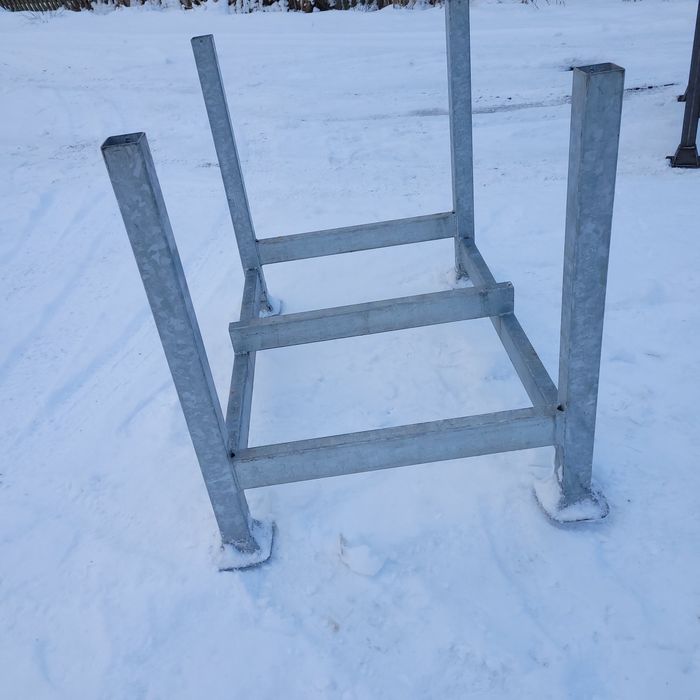 Kosz transportowy do rusztowań