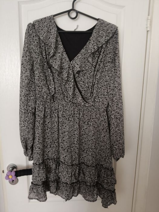 Sukienka w kwiaty House XL