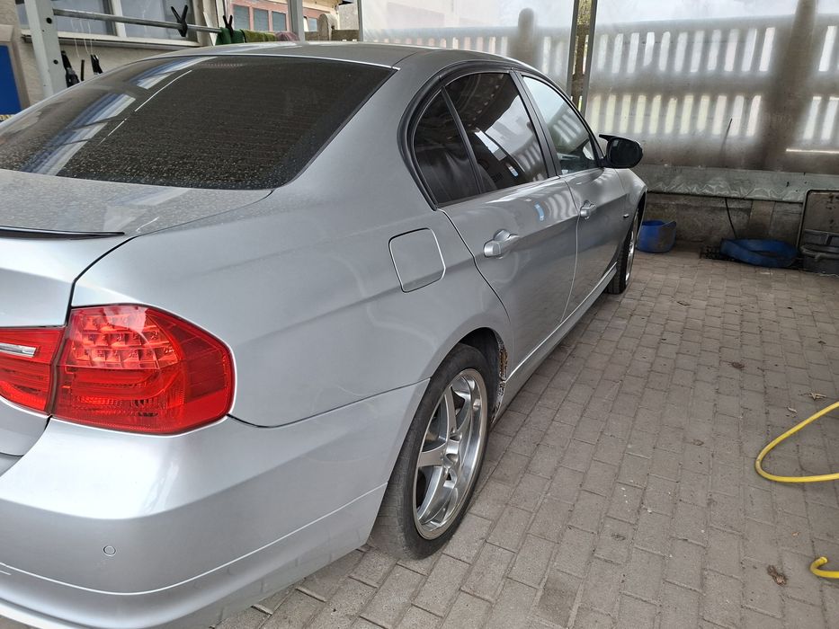 BMW 320  E90 srebna