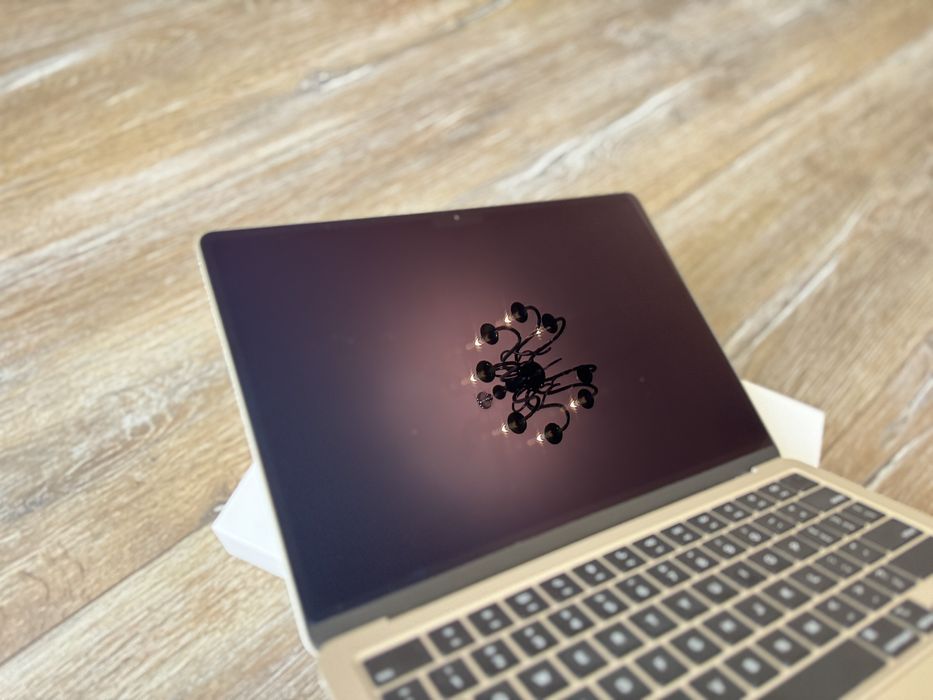 2022 MacBook Air M2 8gb ssd 250gb