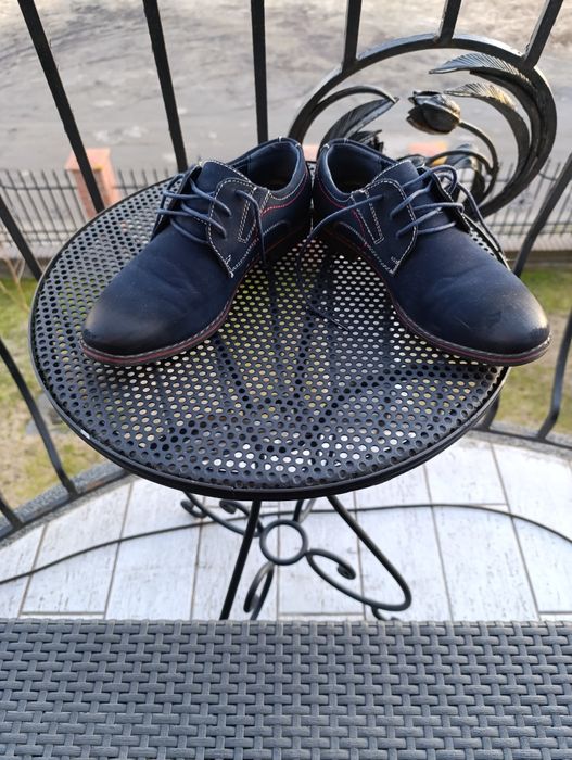 Modne skórzane buty bardzo dobrej jakości,