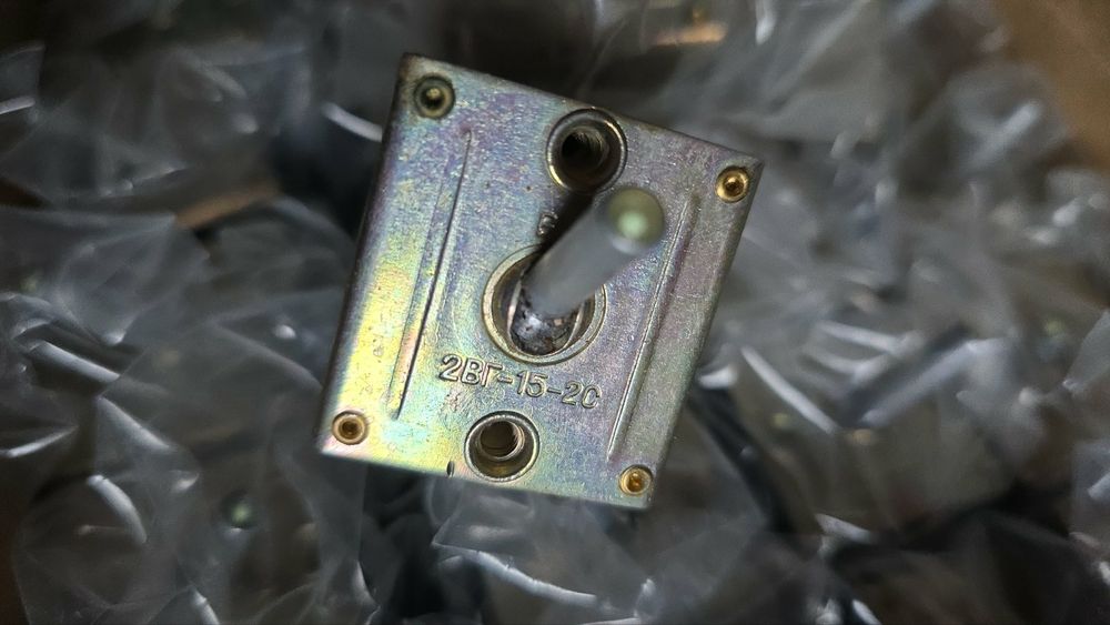 Тумблера ппг-15к-2с, 2внг-15,2ВГ15-2С
ВГ-15К-2С -28шт

2В