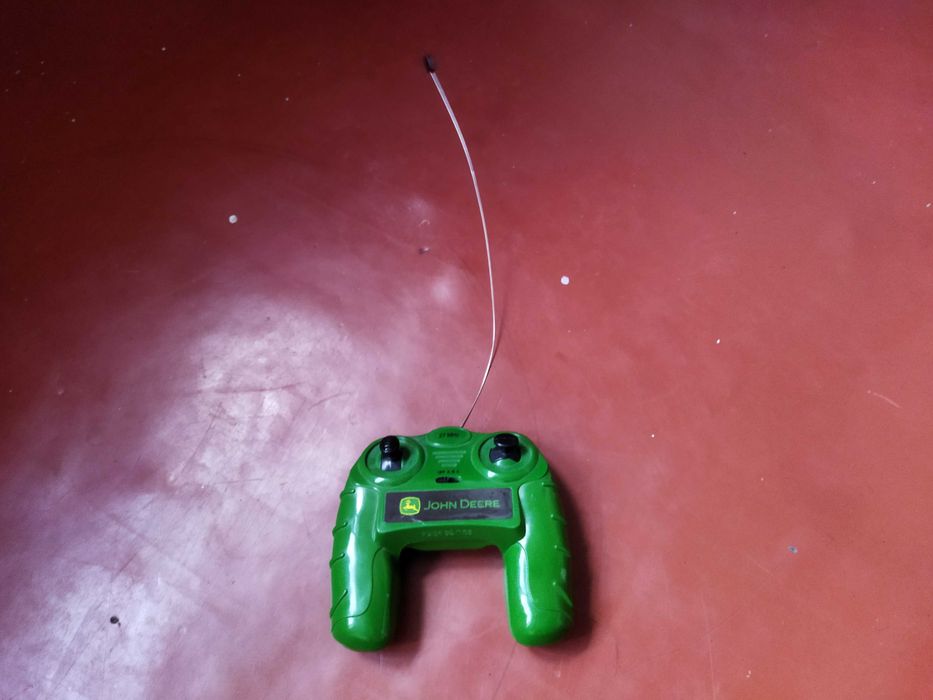 Пульт д\у для радиоуправляемой  игрушки техники JOHN DEERE.