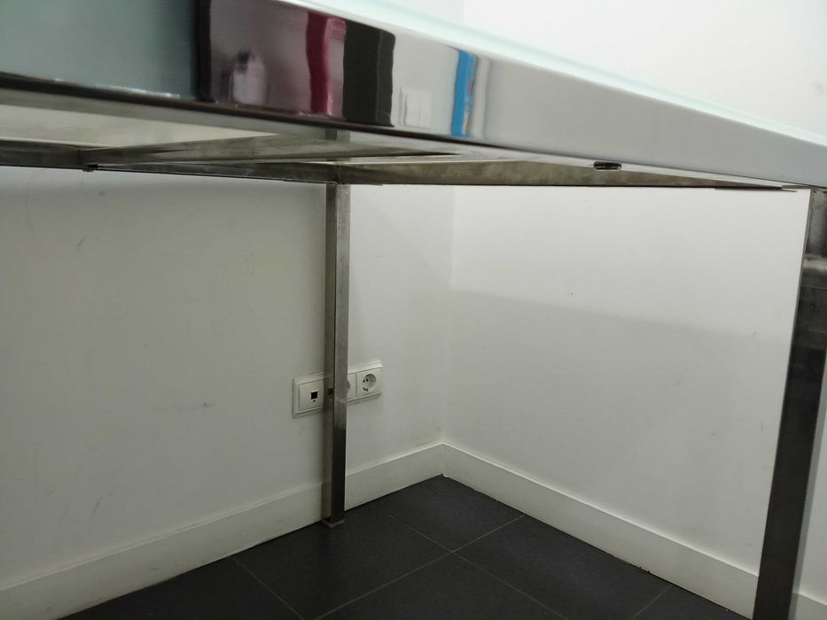 Mesa em vidro para 6/8. Pessoas