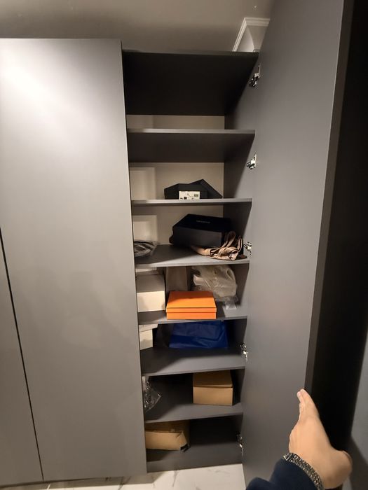 Продам мебель из шоурума. Продам шкаф, комод, витрину.