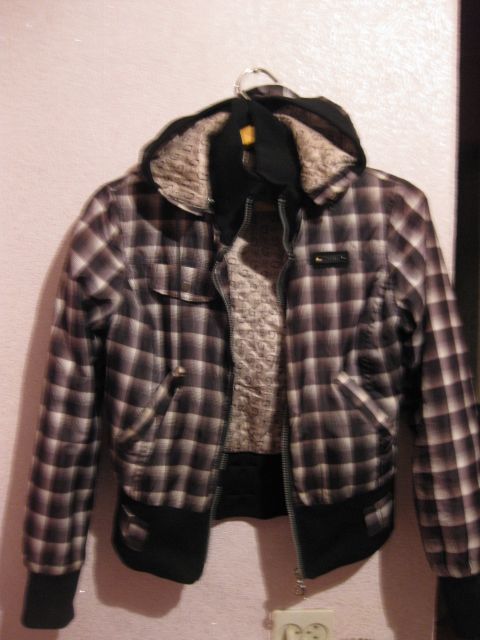 Продам куртку в клетку