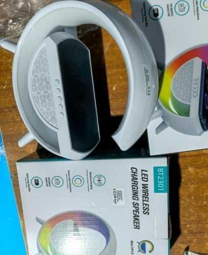 4w1 Lampka RGB LED głośnik Bluetooth ładowarka indukcyjna QI radio