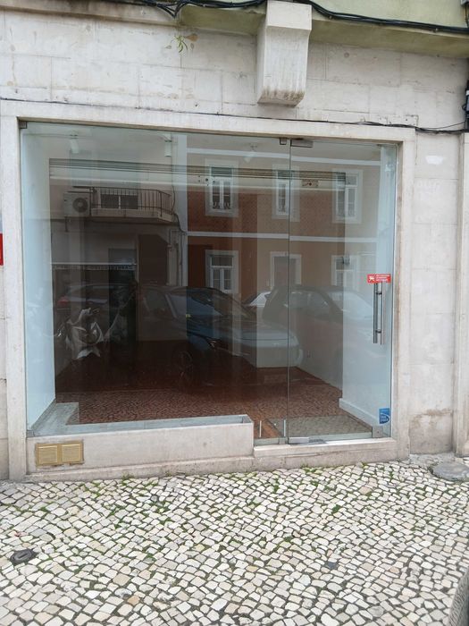 Loja para arrendar no centro de Campo de Ourique ( muito central )