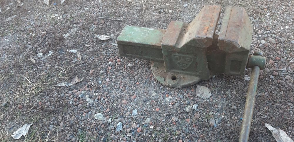 Продам Тиски большие СССР