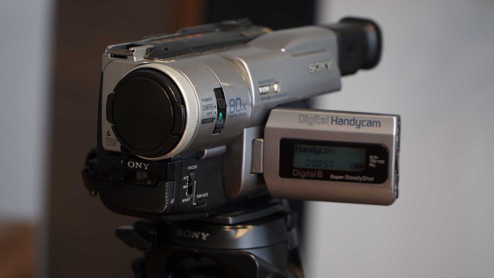 Handycam Sony Digital8 DCR-TRV110E CCD NightShot PAL/NTSC Analog playback