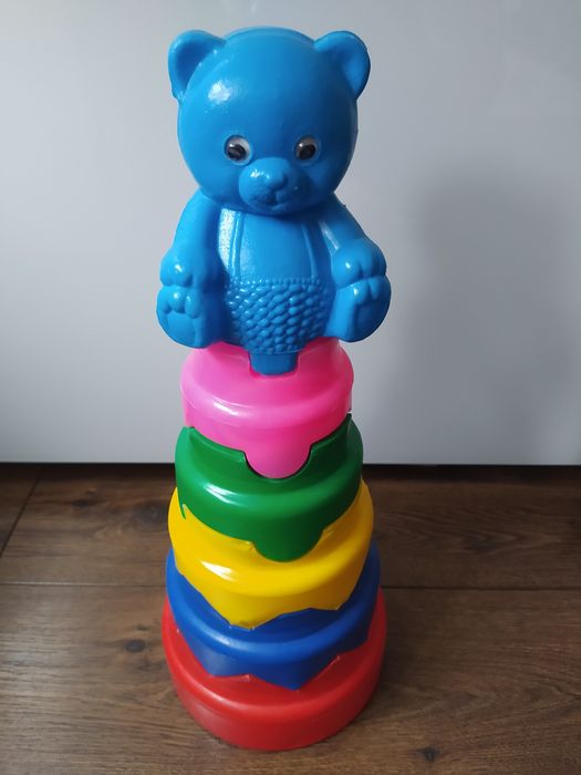 Kolorowa wieża z misiem