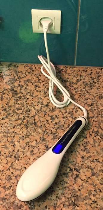 Escova Alisadora Branca com LCD