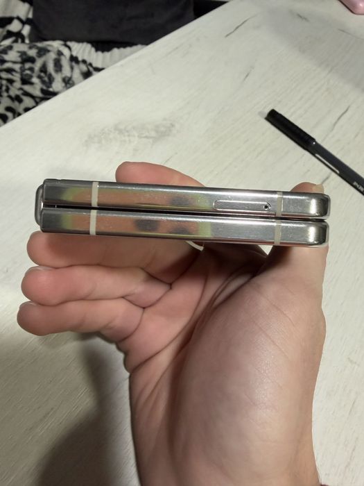 Продам свой samsung flip5 8/512