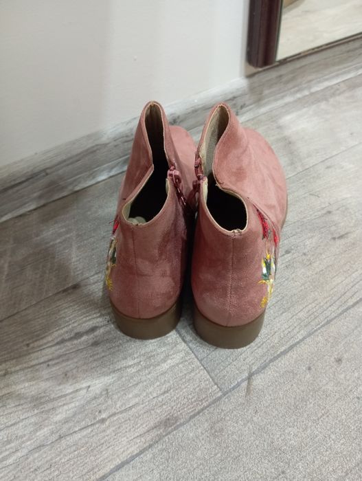 Nowe botki damskie brudny róż haft kwiaty 41 27cm