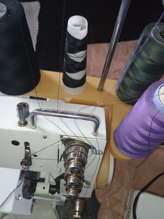 Оверлок,швейна машина