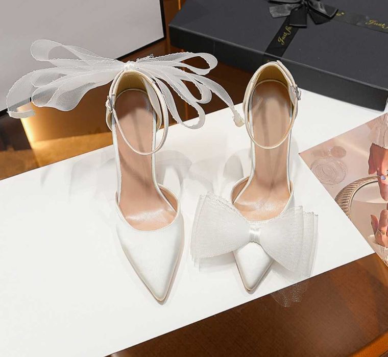 Buty damskie na obcasie. Nowe!