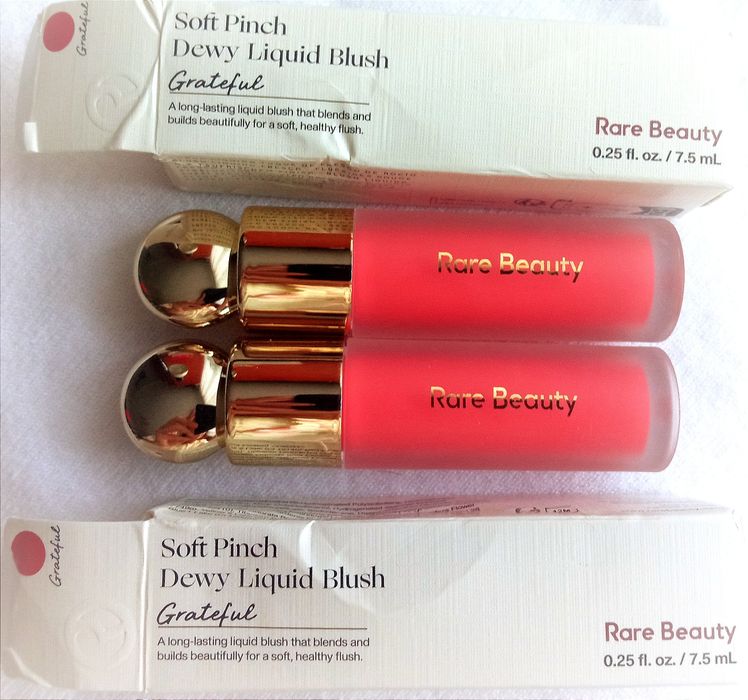 Rare Beauty Soft Pinch Dewy Liquid Blush Róż w płynie Grateful Tanio!