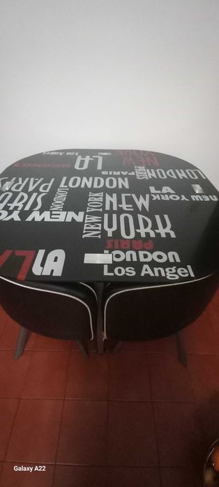 Selling dining table with 4 chairs64584901438851120