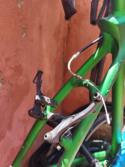 Vendo quadro BMW 26 com freio Shimano 45€-vendo guiador azul para bicicleta 29-20€ vendo guiador preto original da bmw 30€ estou a vender isso urgente