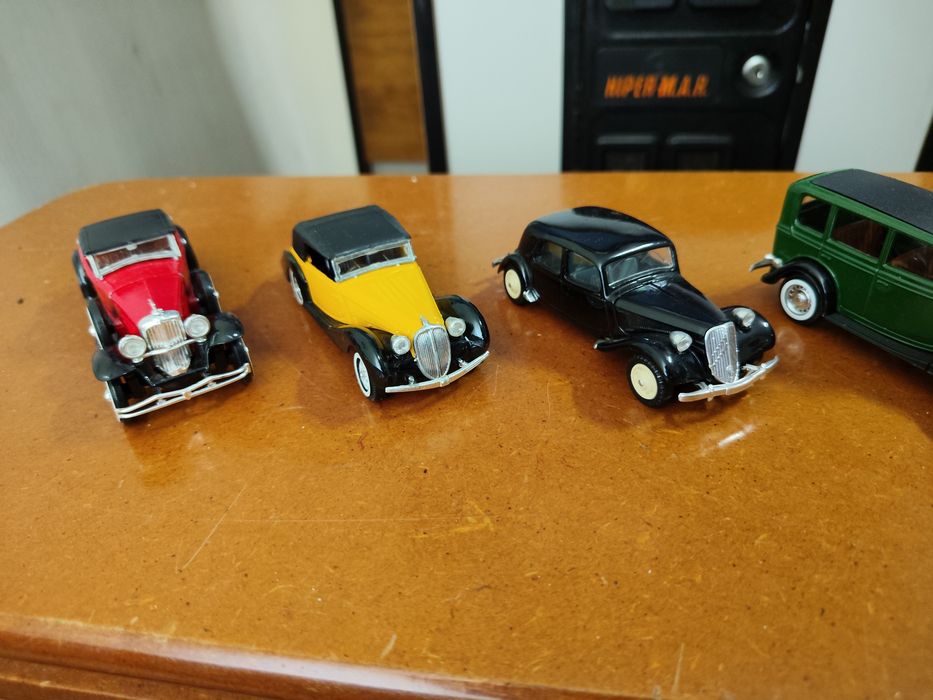 5 Carros Clássicos em Miniatura - Coleção