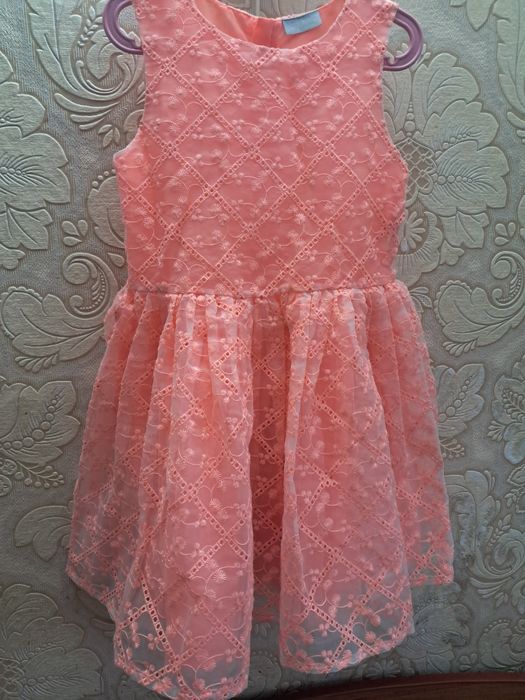 Гарненьке дитяче платтячко