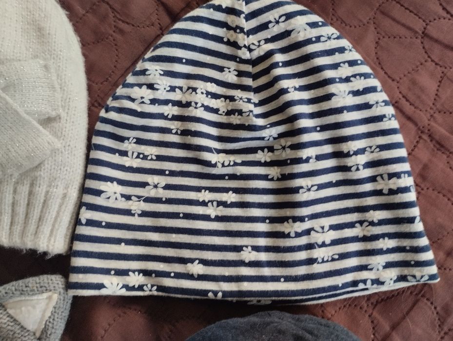 Czapki cienkie i grube (4sztuki)