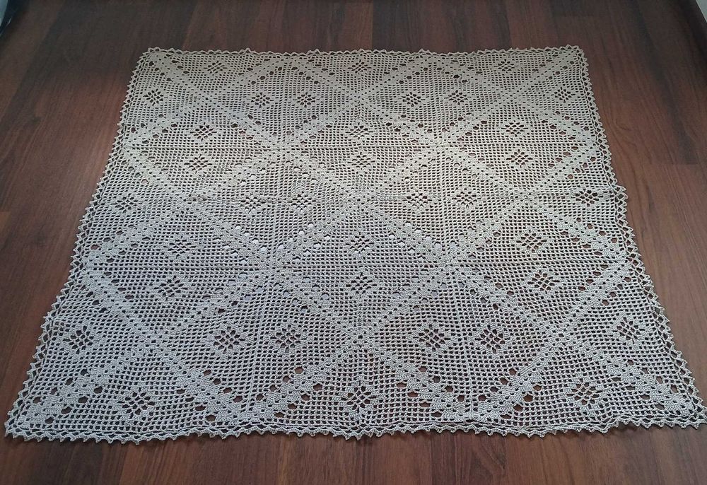 Toalha crochet bege/cru (1,30 mt x 1,30 mt). Feita à mão. Nova!!!