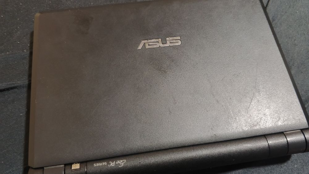 Продам нетбук  старий