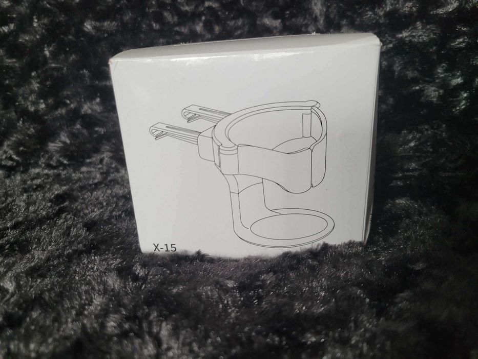 Uchwyt samochodowy na kubek