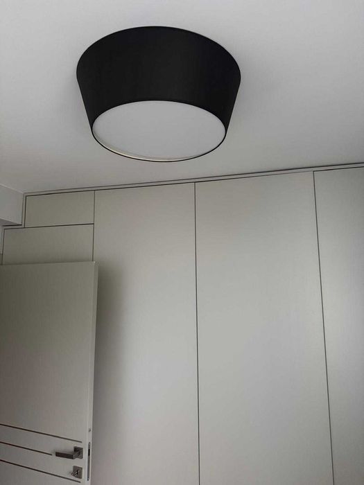 Plafon, abażur z czarną tkaniną i plexi, lampa sufitowa
