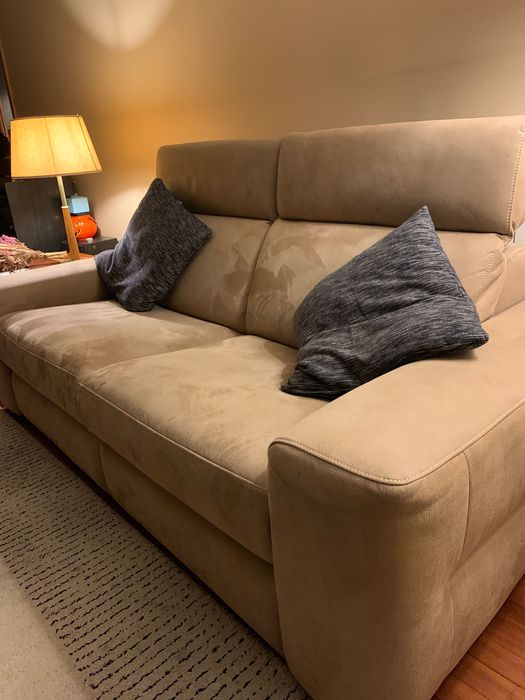 Sofá Château d’Ax (3 lug). Como novo. Garantia 3 anos.