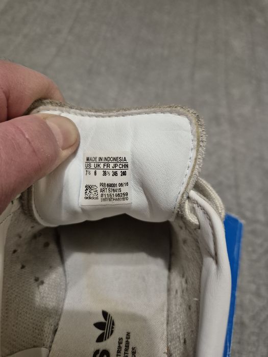 Женские кроссовки Adidas
