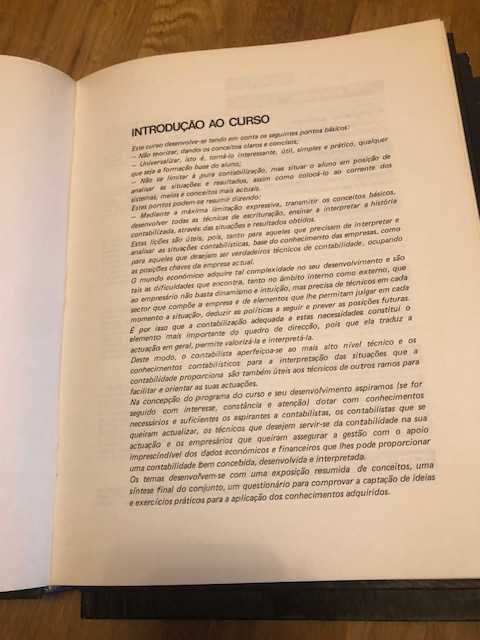 Livros de curso contabilidade geral - 4 volumes.