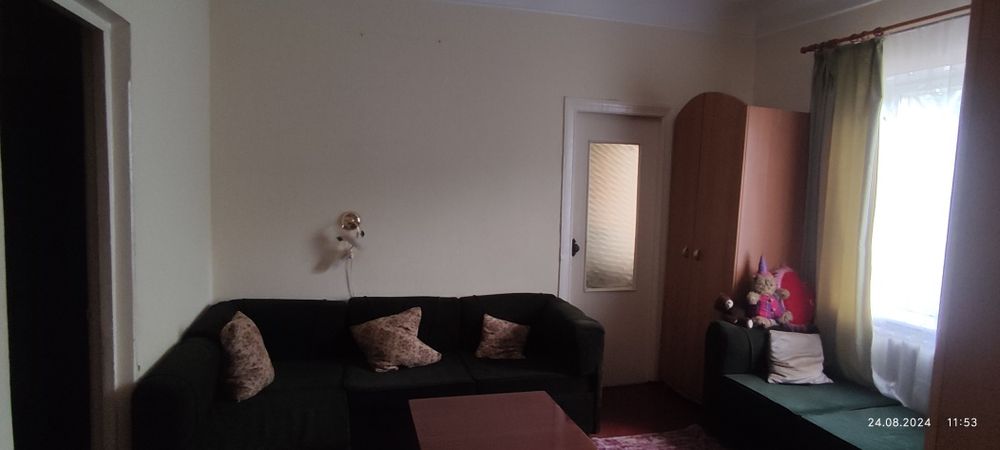 Продам пів будинку на Басах с торгом